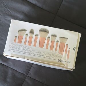 BH Cosmetics Rosé Romance Brush Set - Soft Pink